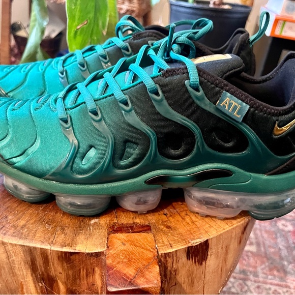 Men's Air Vapormax Plus ATL - Picture 1 of 17